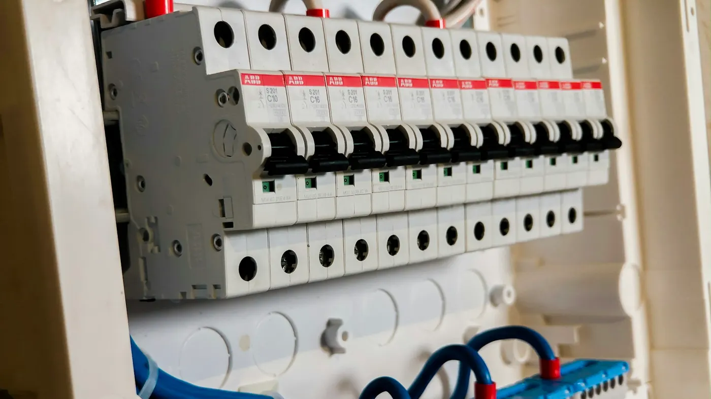 New 18th Edition consumer unit fitted and labelled